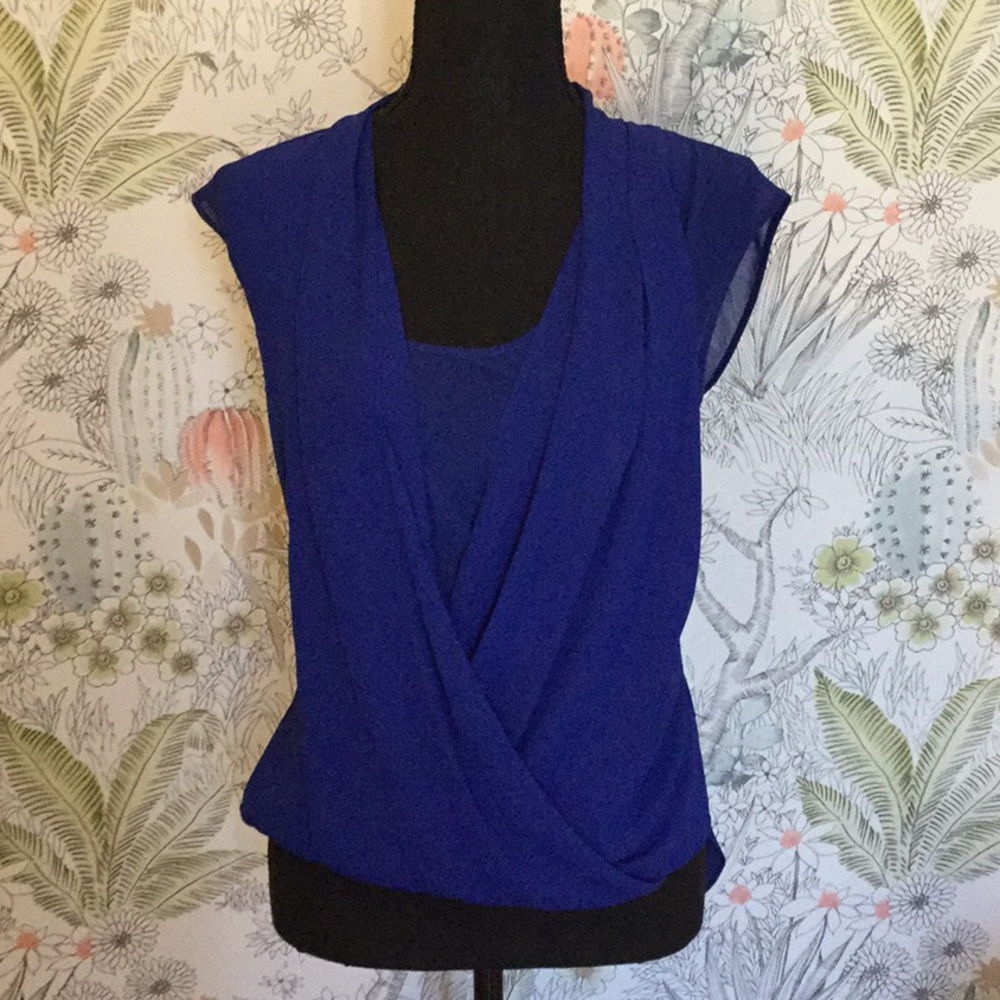 Cute BCBGMAXAZRIA blue twist front tank top